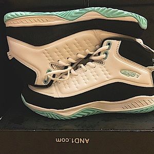 AND1 Pulse 2.0 Boy’s Basketball Shoes